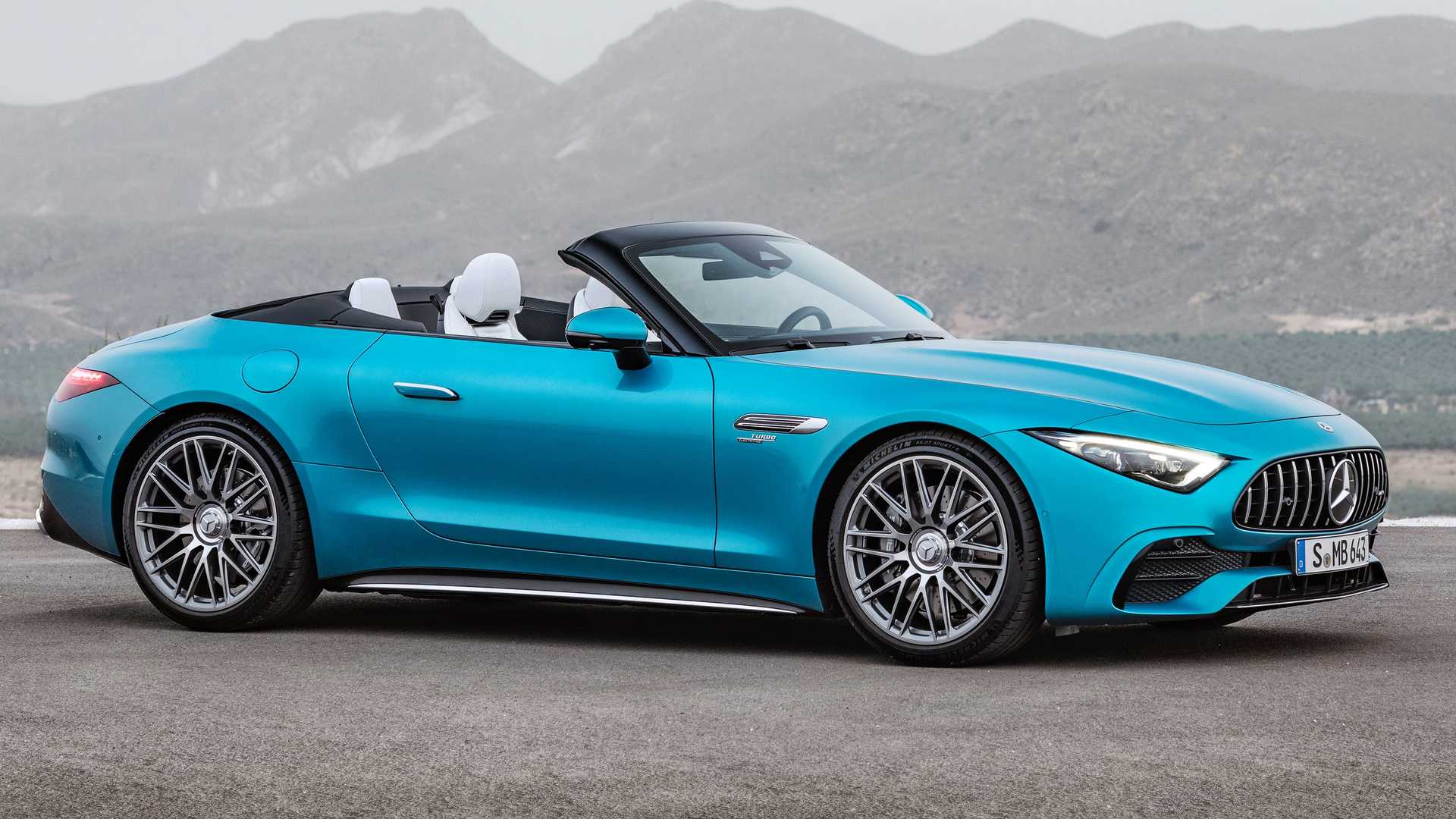 搭载F1技术2.0T四缸发动机，奔驰AMG SL43正式发布