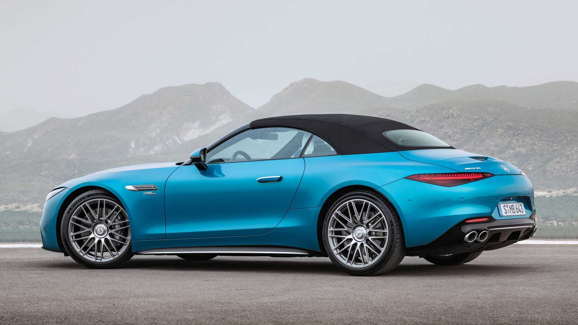 搭载F1技术2.0T四缸发动机，奔驰AMG SL43正式发布