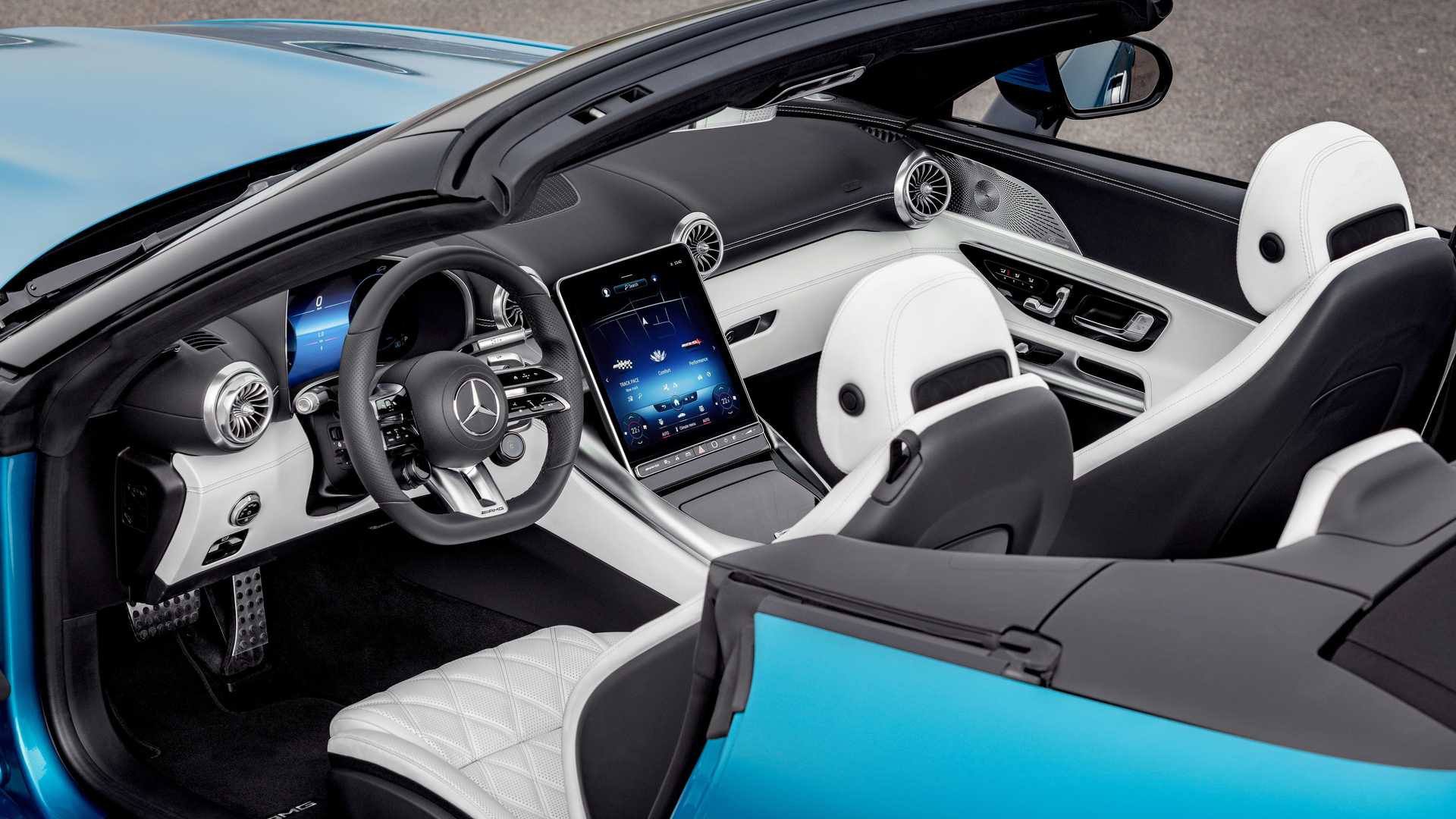搭载F1技术2.0T四缸发动机，奔驰AMG SL43正式发布