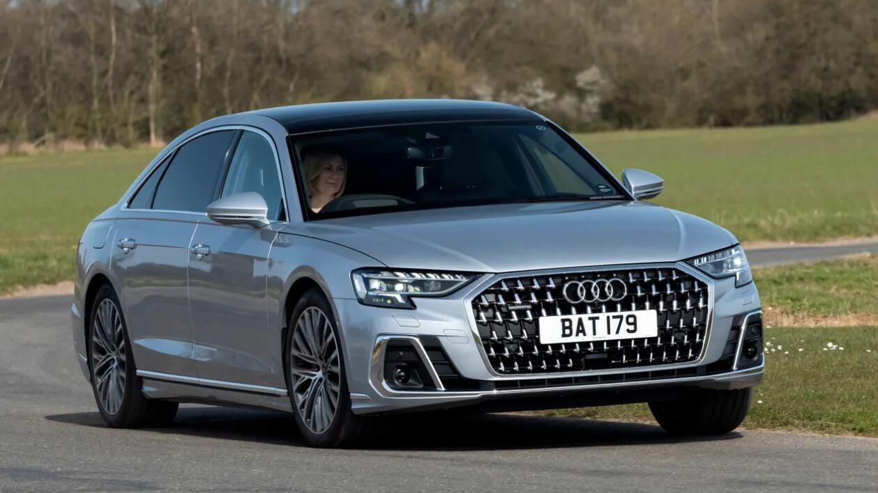 有望于年内上市，中期改款奥迪A8L 60TFSI e大量实拍图发布