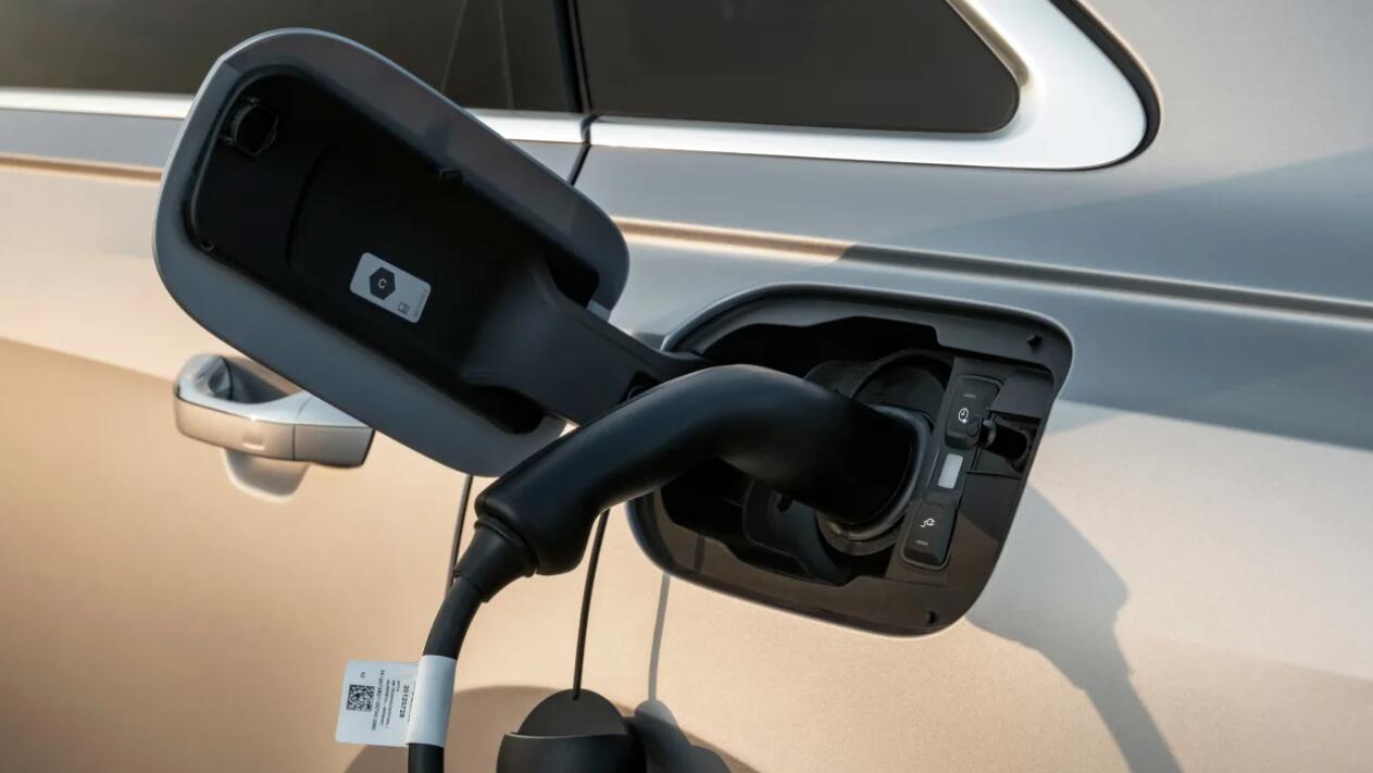 有望于年内上市，中期改款奥迪A8L 60TFSI e大量实拍图发布