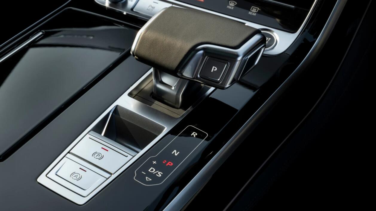 有望于年内上市，中期改款奥迪A8L 60TFSI e大量实拍图发布