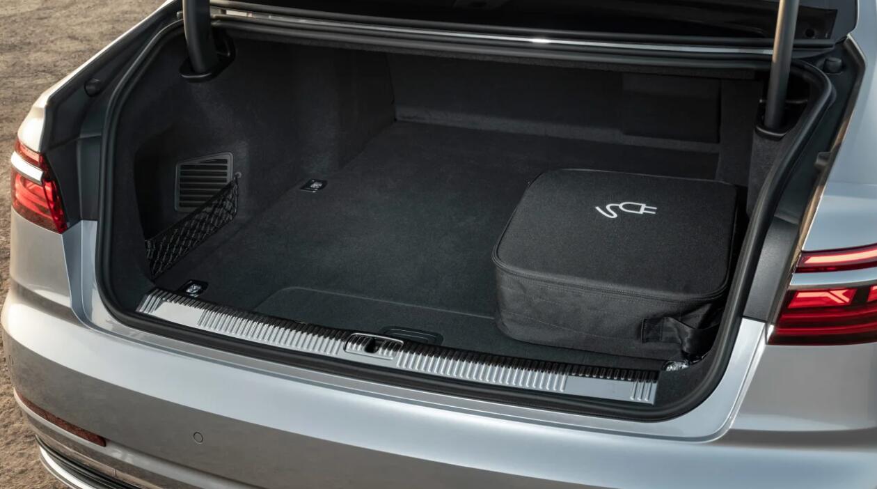 有望于年内上市，中期改款奥迪A8L 60TFSI e大量实拍图发布