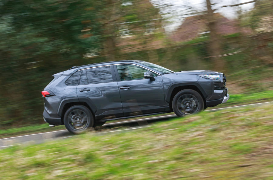 真的不考虑引进一下吗？2022款丰田RAV4 Adventure大量实拍图发布