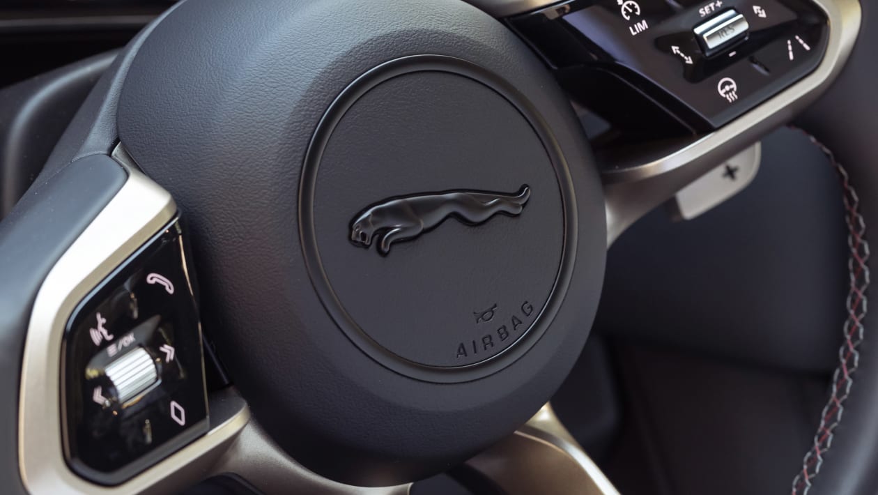末代英伦V8机械增压，新款捷豹F-Pace SVR 1988限量版实拍图发布