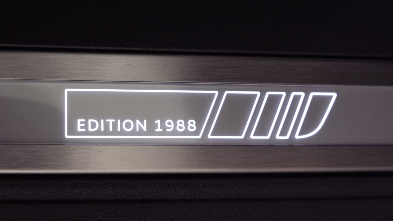 末代英伦V8机械增压，新款捷豹F-Pace SVR 1988限量版实拍图发布