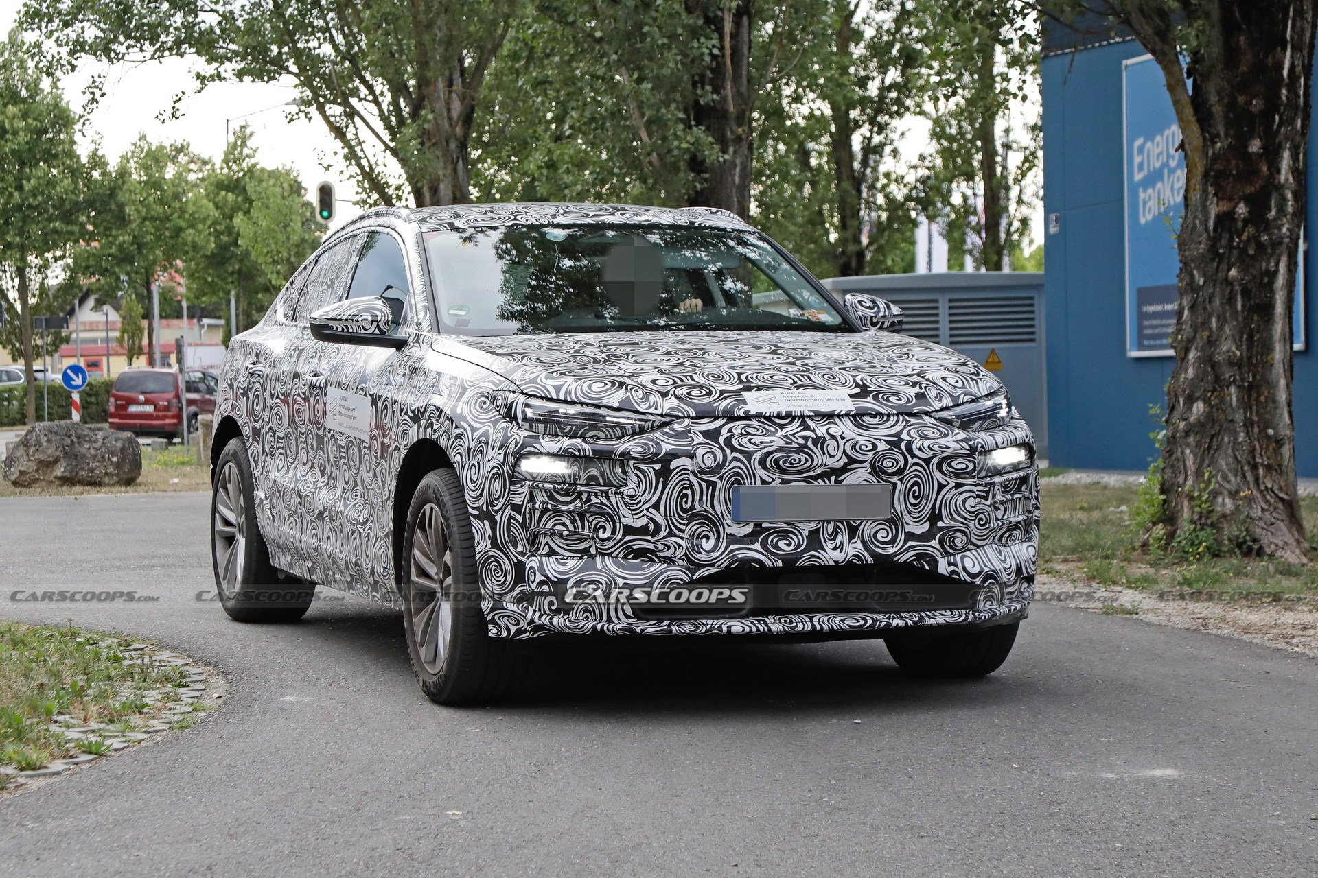 进一步丰富轿跑SUV阵营，奥迪Q6 e-tron sportback测试谍照曝光
