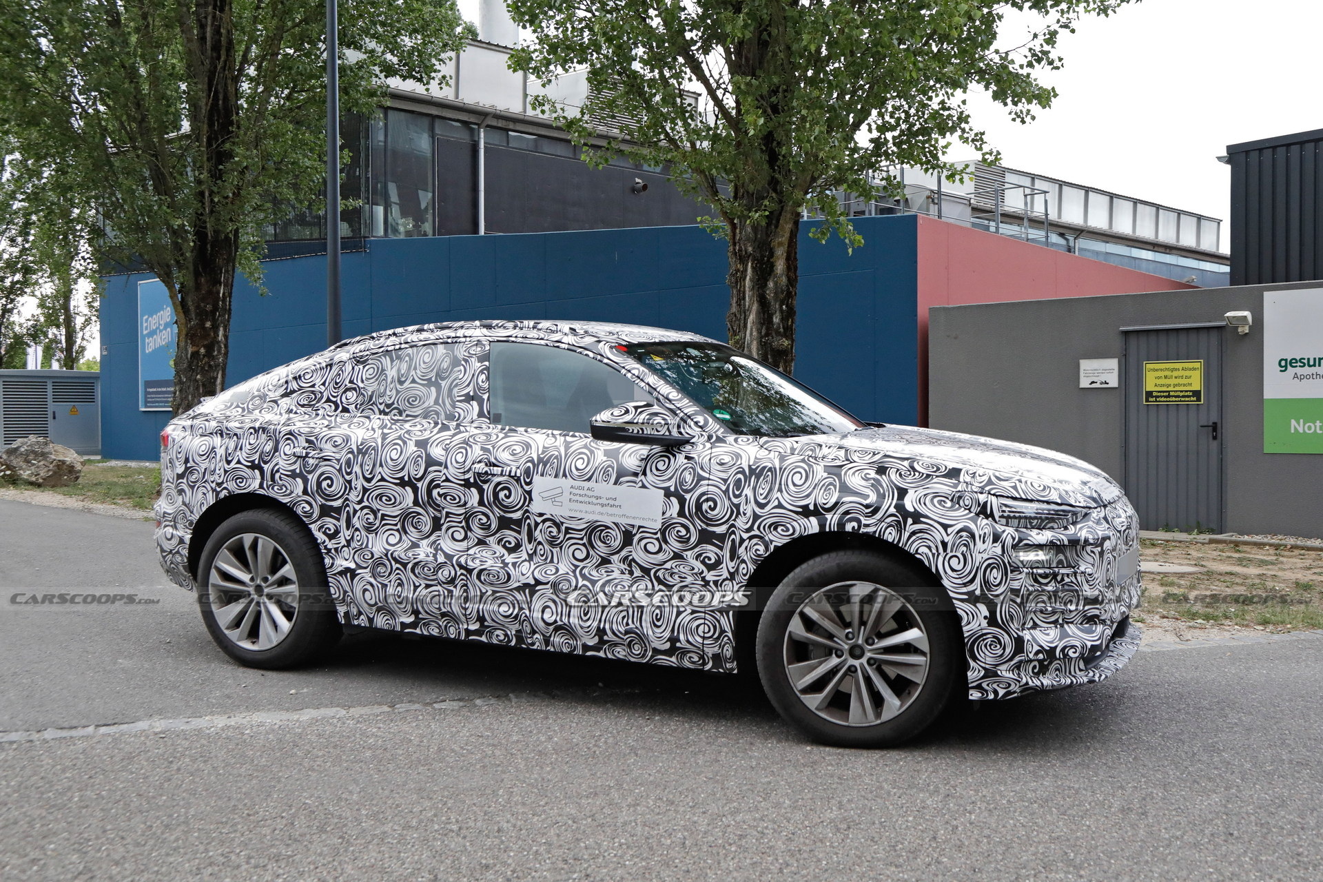 进一步丰富轿跑SUV阵营，奥迪Q6 e-tron sportback测试谍照曝光