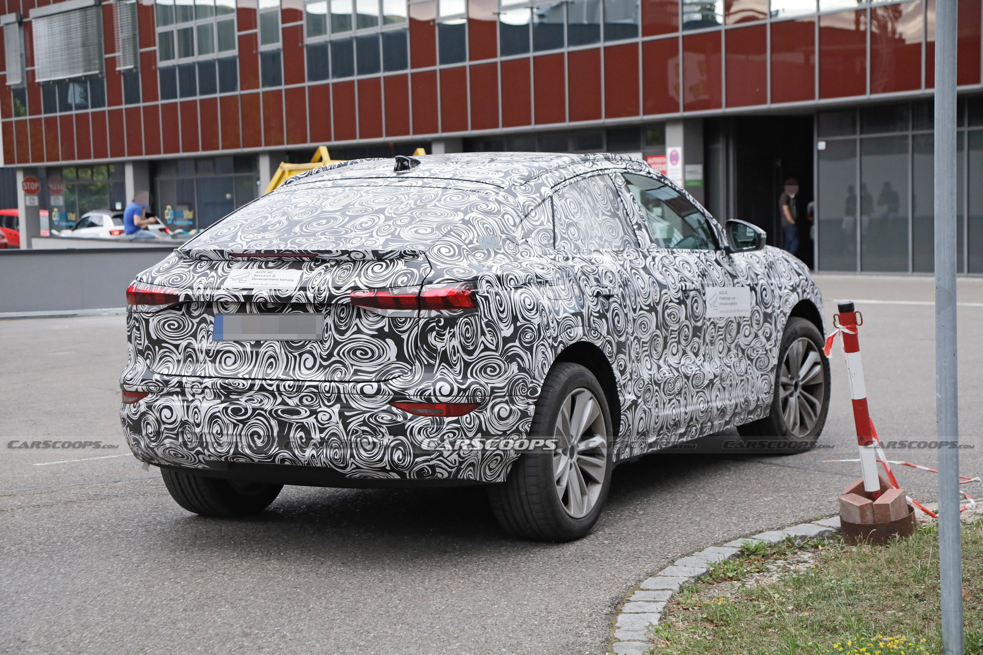 进一步丰富轿跑SUV阵营，奥迪Q6 e-tron sportback测试谍照曝光