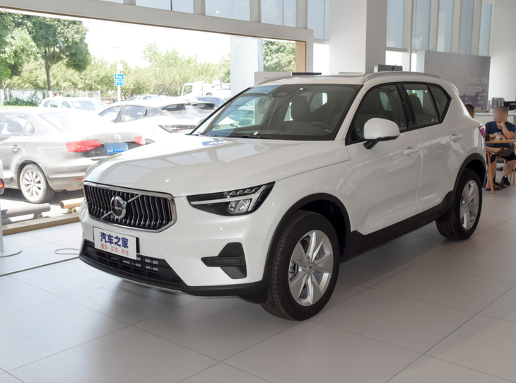新款沃尔沃XC40实车到店 全系标配2.0T+48V