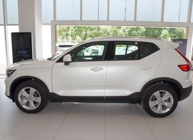 新款沃尔沃XC40实车到店 全系标配2.0T+48V