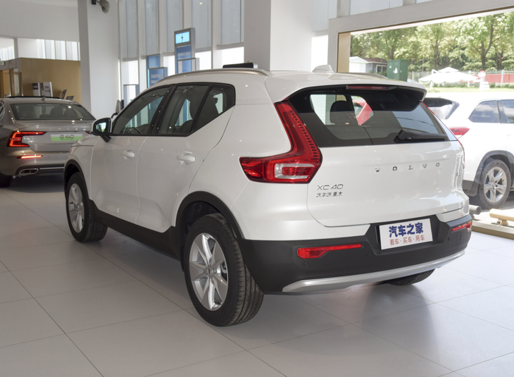 新款沃尔沃XC40实车到店 全系标配2.0T+48V