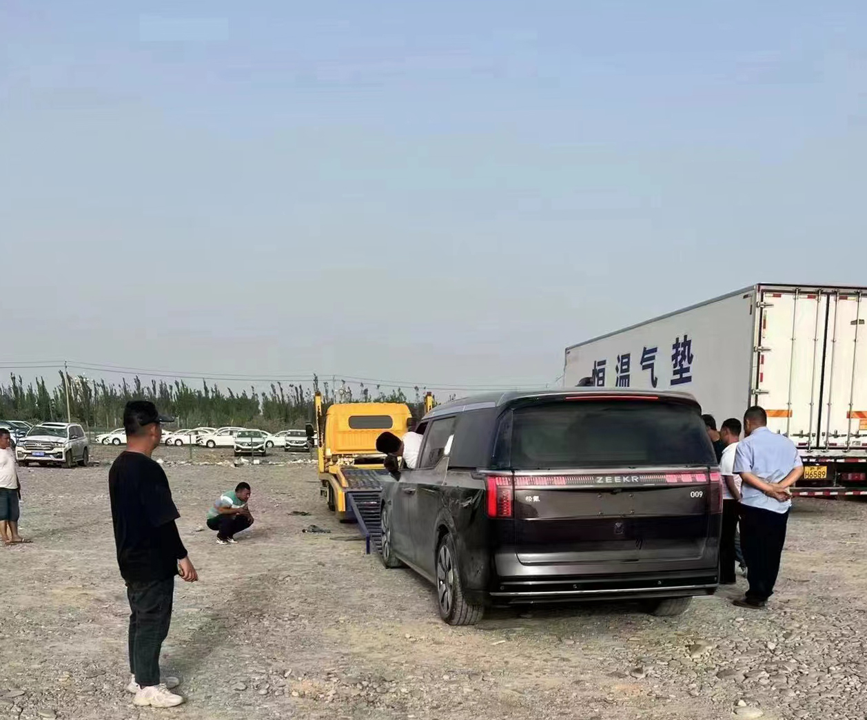 延续神奇的命名逻辑，极氪首款MPV定名极氪009并发布预告图